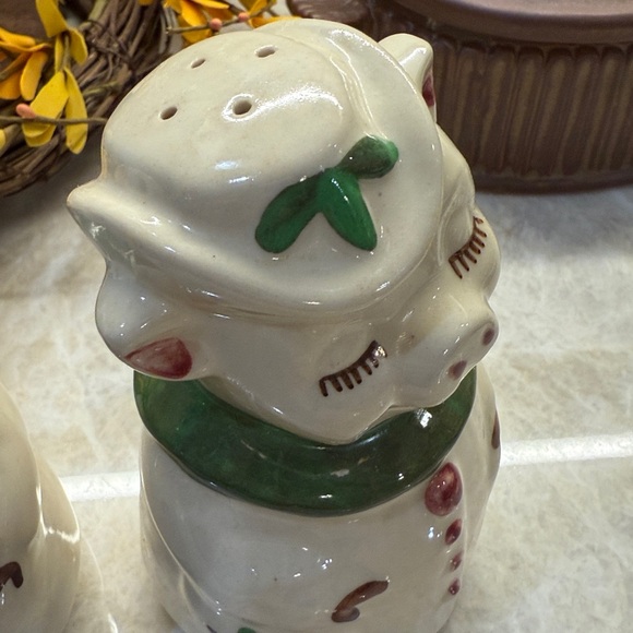 Vintage Winnie Pig Salt and Pepper Shakers by Shawnee - Picture 6 of 6